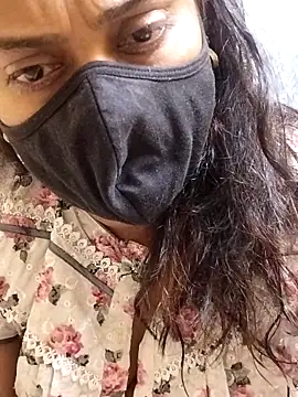 girl999 online show from February 6, 2026, 6:33 pm