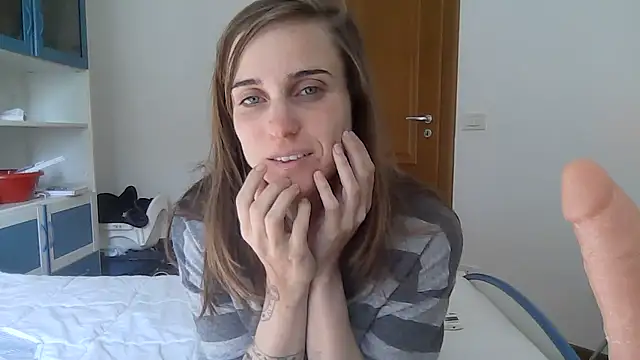Snapshot of SinnEmily chatting on March 23, 2026, 9:46 am SinnEmily online show from March 23, 2026, 9:46 am