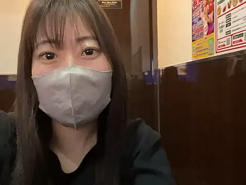 hitomi desu online show from November 21, 2025, 4:05 pm