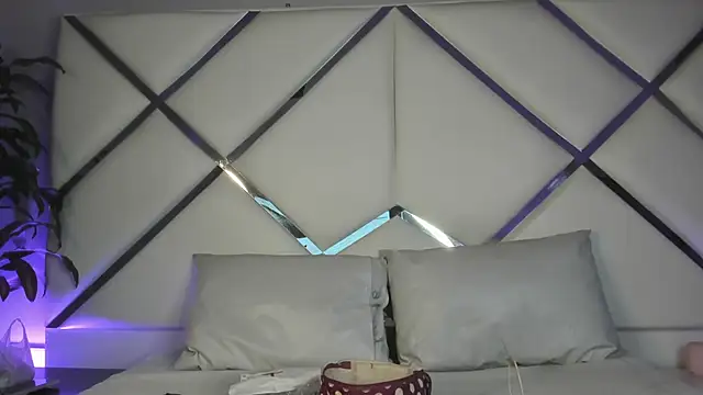 SweetPetiite online show from October 30, 2025, 12:17 pm