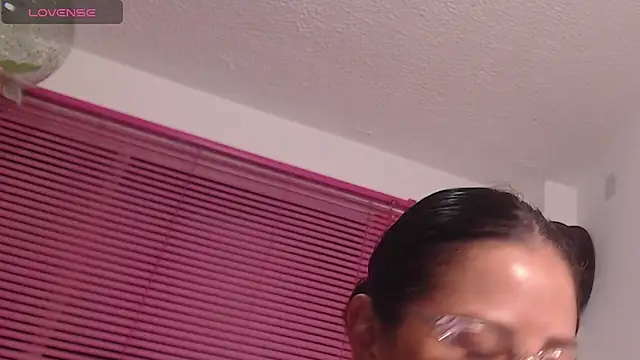 Snapshot of Emma_Hotkiss chatting on April 11, 2026, 2:16 am Emma Hotkiss online show from April 11, 2026, 2:16 am