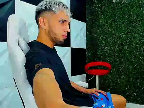 gregori latin19 online show from November 4, 2025, 3:05 am