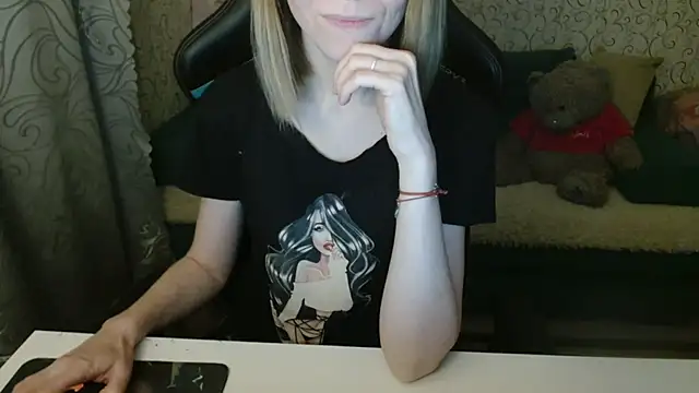  Alisa Allison  online show from November 9, 2025, 3:21 pm