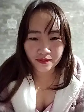 emini-xx online show from December 17, 2025, 2:39 am