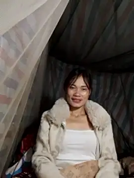 Snapshot of doggy-00 chatting on February 10, 2026, 12:37 am doggy-00 online show from February 10, 2026, 12:37 am