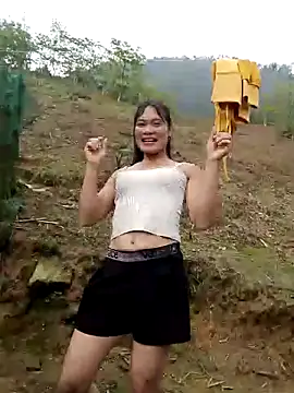 Snapshot of doggy-00 chatting on March 25, 2026, 3:45 am doggy-00 online show from March 25, 2026, 3:45 am