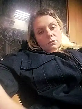 Lana-murr online show from November 5, 2025, 5:02 pm