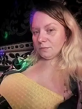 Lana-murr online show from November 12, 2025, 6:03 am