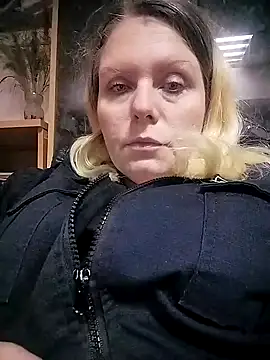 Lana-murr online show from December 3, 2025, 7:34 pm