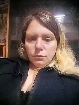 Lana-murr online show from April 17, 2026, 9:51 pm