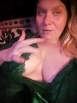 Lana-murr online show from April 18, 2026, 7:58 pm