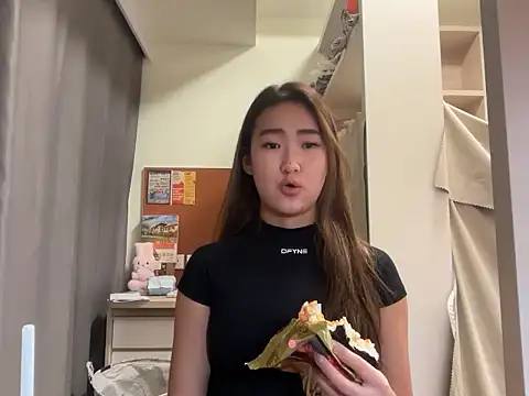 AlishaCheng online show from December 20, 2025, 1:40 pm