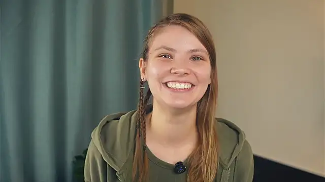 YoshieGradney online show from October 28, 2025, 8:18 am