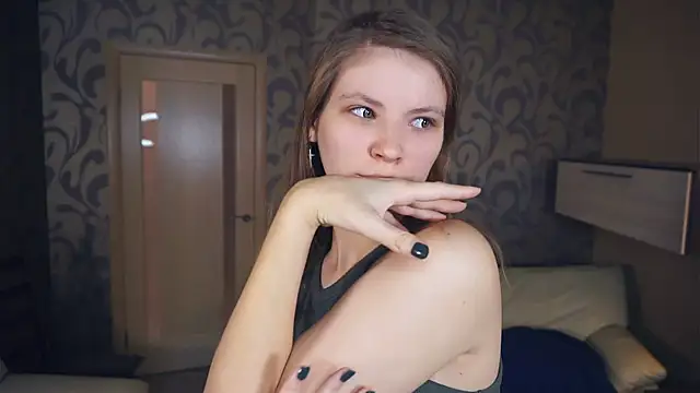 YoshieGradney online show from November 4, 2025, 6:12 am