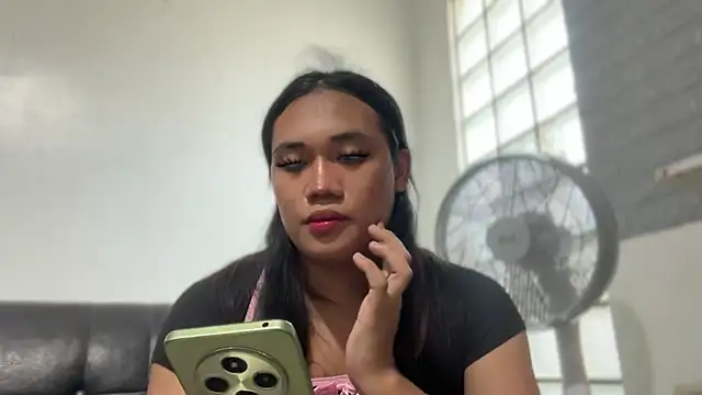 untouchable mia online show from November 1, 2025, 4:25 am