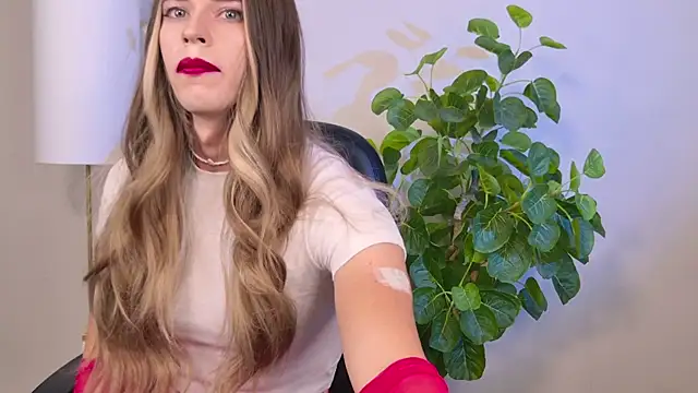 Snapshot of Branda_Kelly chatting on November 3, 2025, 1:12 pm Branda Kelly online show from November 3, 2025, 1:12 pm