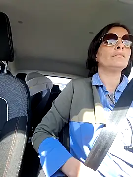 Piediniecollant online show from April 10, 2026, 11:48 am