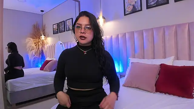 Mia monroee   online show from October 30, 2025, 12:28 pm