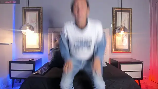 Dante Steele  online show from November 5, 2025, 3:39 am