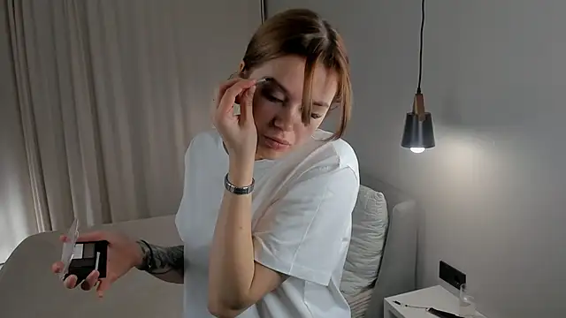 JulienneHauptman online show from November 11, 2025, 1:49 am