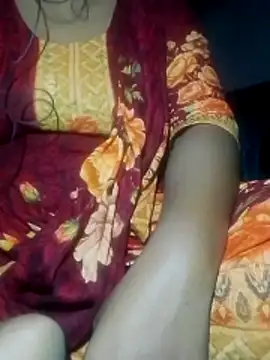 Snapshot of Liza0103 chatting on May 11, 2026, 5:43 pm Liza0103 online show from May 11, 2026, 5:43 pm