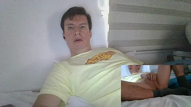 Snapshot of carliesexyman chatting on October 27, 2025, 6:01 pm carliesexyman online show from October 27, 2025, 6:01 pm