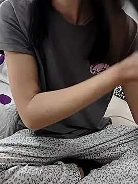 carlina28 online show from November 4, 2025, 9:52 am