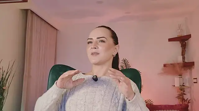 SiennaRosse online show from February 17, 2026, 9:43 pm