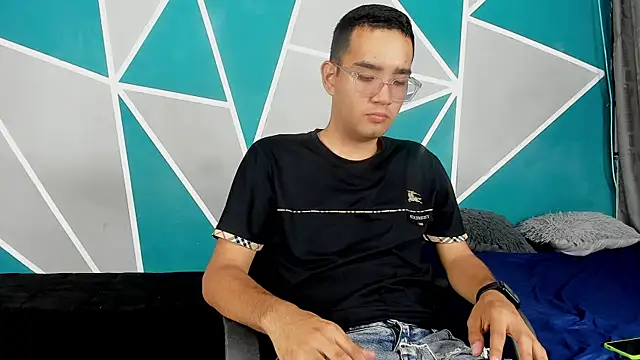 kenny boy23 online show from October 28, 2025, 7:16 pm