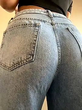 Catalina244 online show from October 30, 2025, 8:09 pm