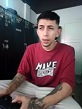 Aron Jones  online show from November 1, 2025, 8:33 pm