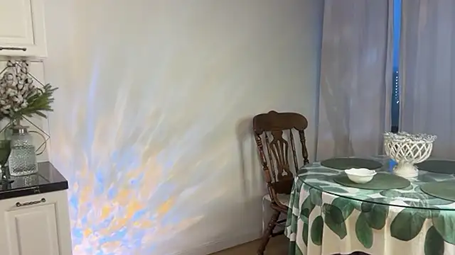 Lisa Graham online show from December 2, 2025, 5:46 am