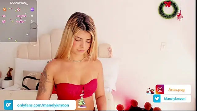 Manelyk  moon online show from December 19, 2025, 3:41 pm