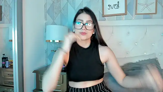 scarlett thompson 7 online show from November 4, 2025, 3:27 am