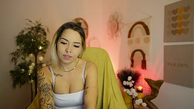 Snapshot of Anabel_Moon chatting on November 7, 2025, 2:39 pm Anabel Moon online show from November 7, 2025, 2:39 pm