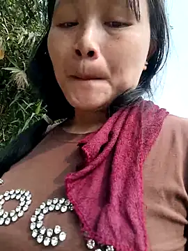 yoyo-mi online show from April 15, 2026, 2:18 am