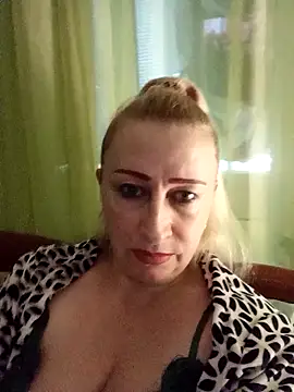 Esenia505 online show from November 10, 2025, 11:20 am