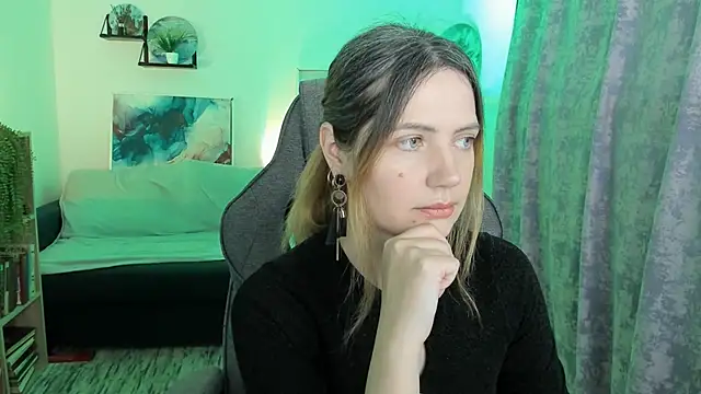 AleksaLaurent online show from December 18, 2025, 9:26 am