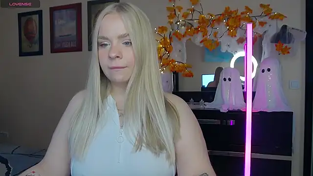 LisaCandy1 online show from October 30, 2025, 7:43 am