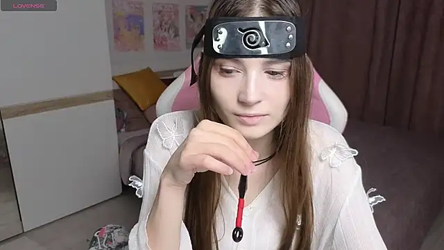 Hana Flo  online show from November 5, 2025, 2:06 pm