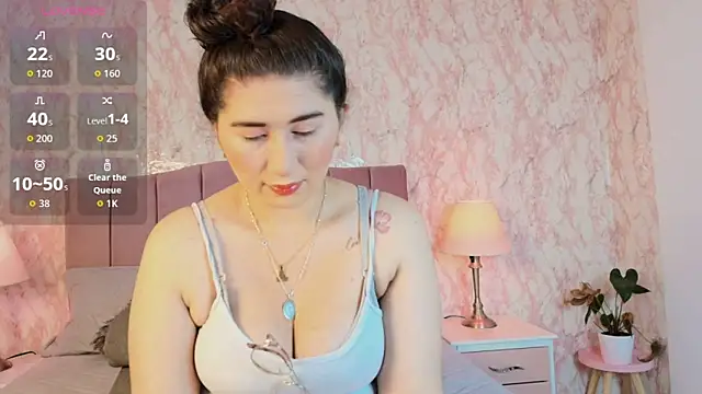 Snapshot of Megannn__21 chatting on November 5, 2025, 3:01 pm Megannn 21 online show from November 5, 2025, 3:01 pm