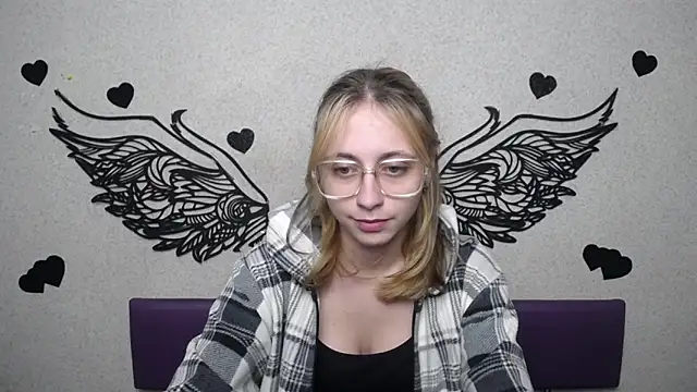 TracyLll online show from November 23, 2025, 12:05 pm