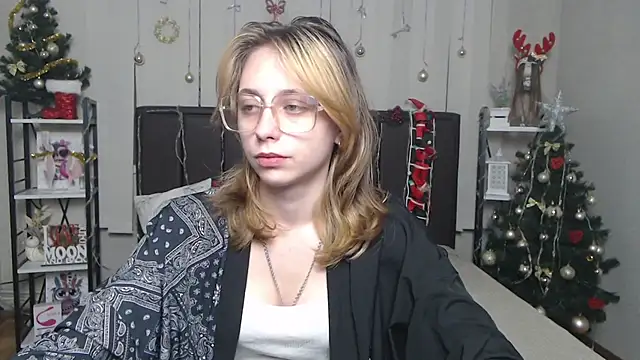 TracyLll online show from December 21, 2025, 6:20 am