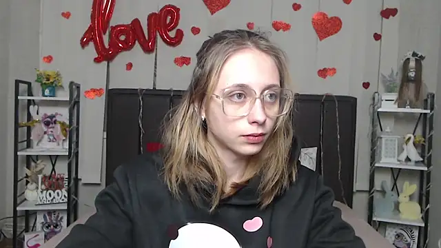 TracyLll online show from February 6, 2026, 6:07 am