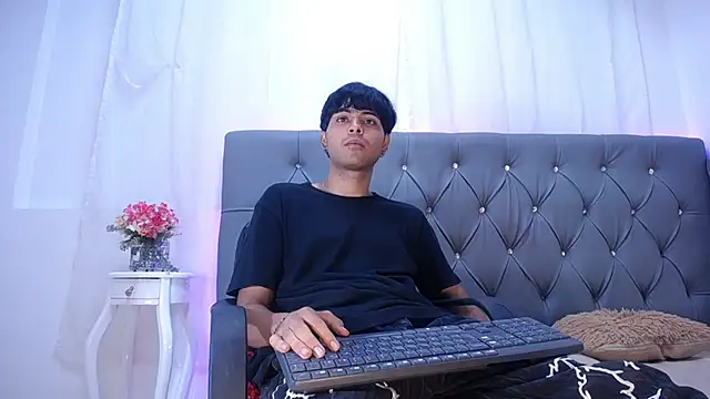 Snapshot of TonnyHawk707 chatting on October 30, 2025, 11:11 am TonnyHawk707 online show from October 30, 2025, 11:11 am