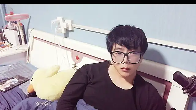 chenwen520 online show from November 4, 2025, 12:04 pm