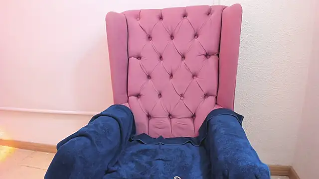 Julietta01 online show from November 15, 2025, 4:32 am