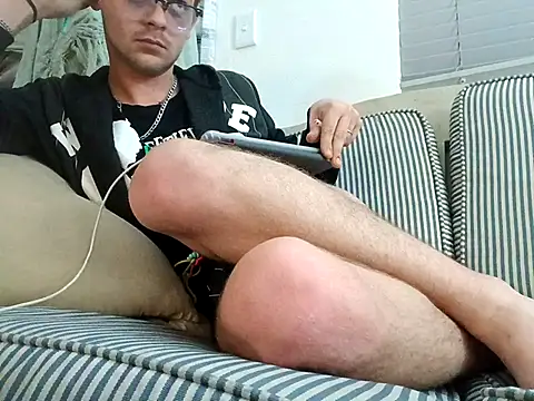 Snapshot of THOMMONSTER5299 chatting on November 18, 2025, 9:52 pm THOMMONSTER5299 online show from November 18, 2025, 9:52 pm