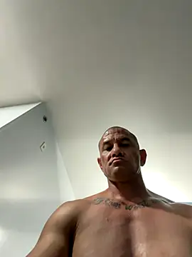 HighonTee online show from October 28, 2025, 7:05 pm