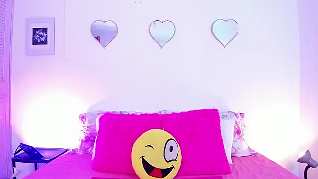 julialex  online show from February 6, 2026, 9:18 pm